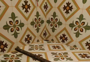 冬季環氧彩砂施工時出現鼓泡是什么原因？