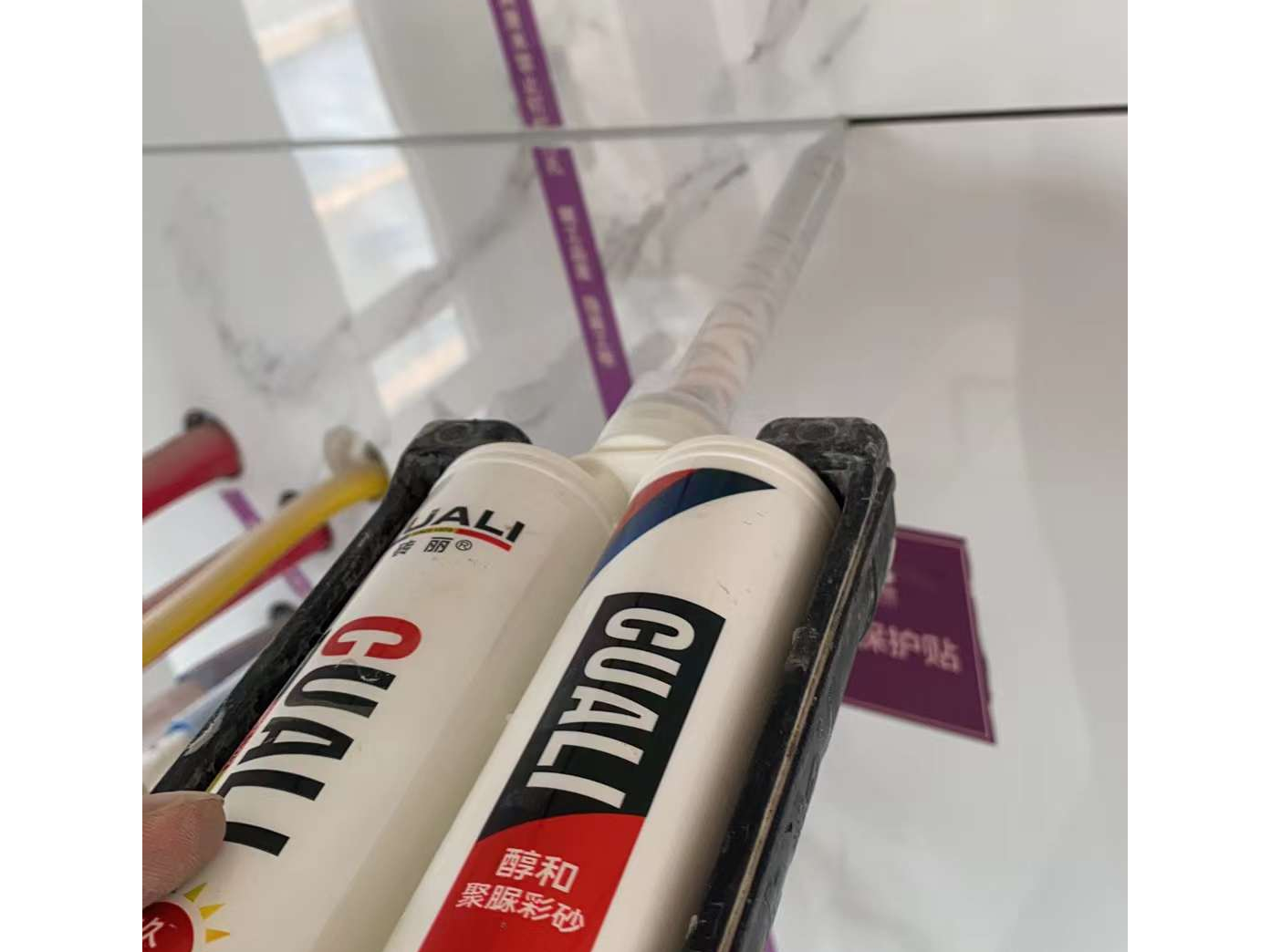 炎熱夏日也能輕松施工：磚麗醇和聚脲美縫劑助您解決難題